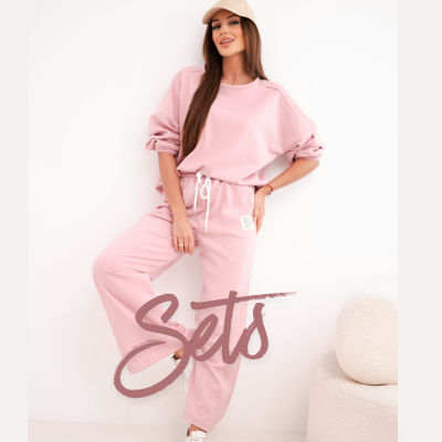 Stilvolle Kesi Damenbekleidungssets im Großhandel, mit trendigen Designs und hochwertigen Stoffen für einen modischen Look.