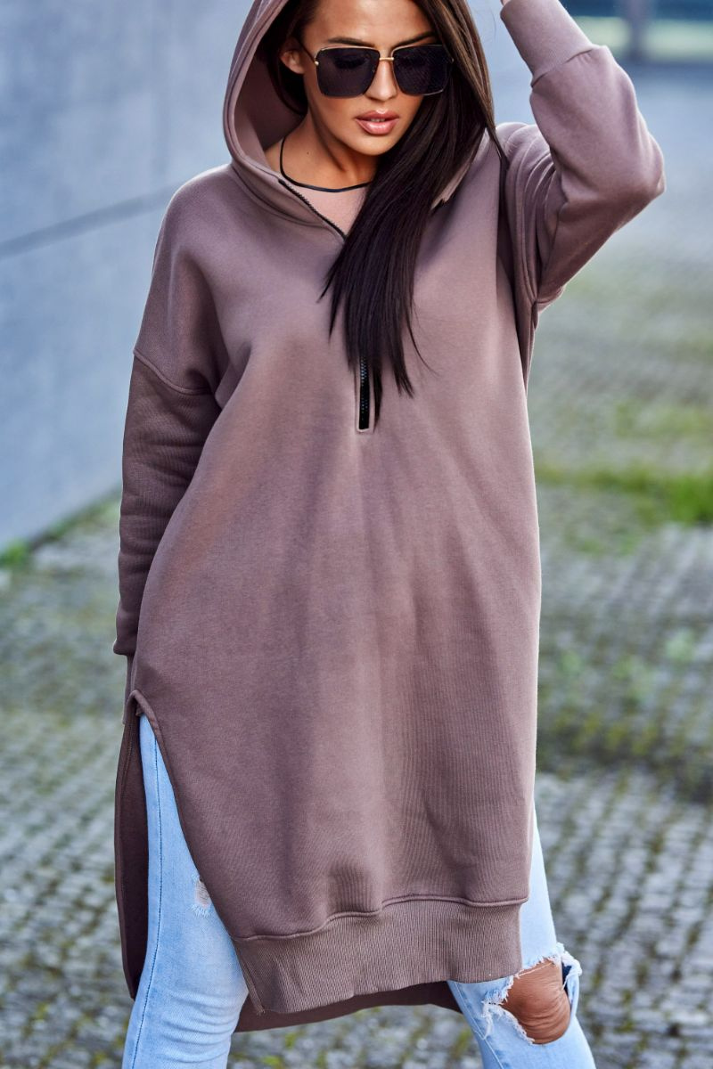 Insulated sweatshirt with slits on the sides mocca. Bluzy