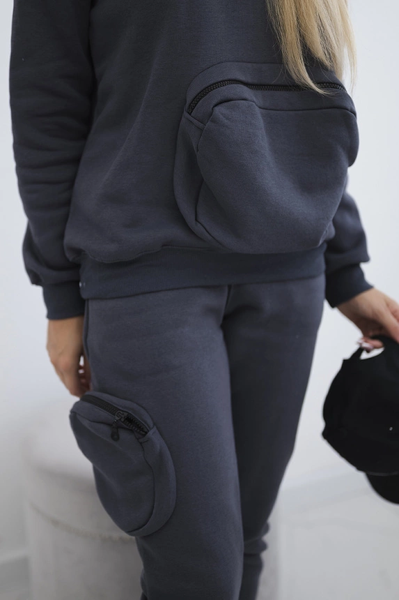 Insulated set with a decorative pocket graphite