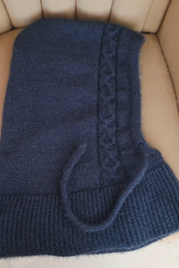 Damen Kapuze Mütze mit Bindung und Zopfgeflecht weiß