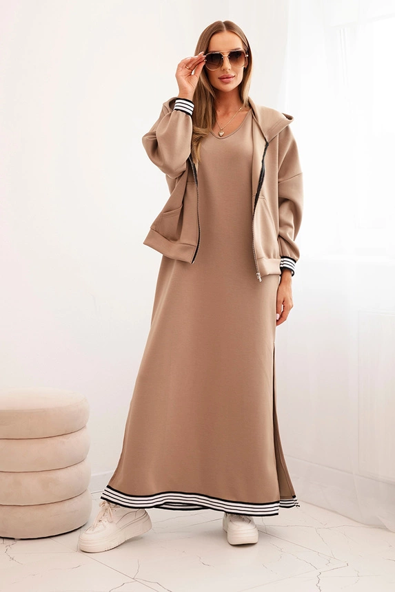 Damenanzug aus Viskose mit einer offenen Jacke und einem langen Kleid fango