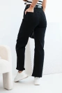 Damenjeans mit geradem Bein und Gürtel schwarz