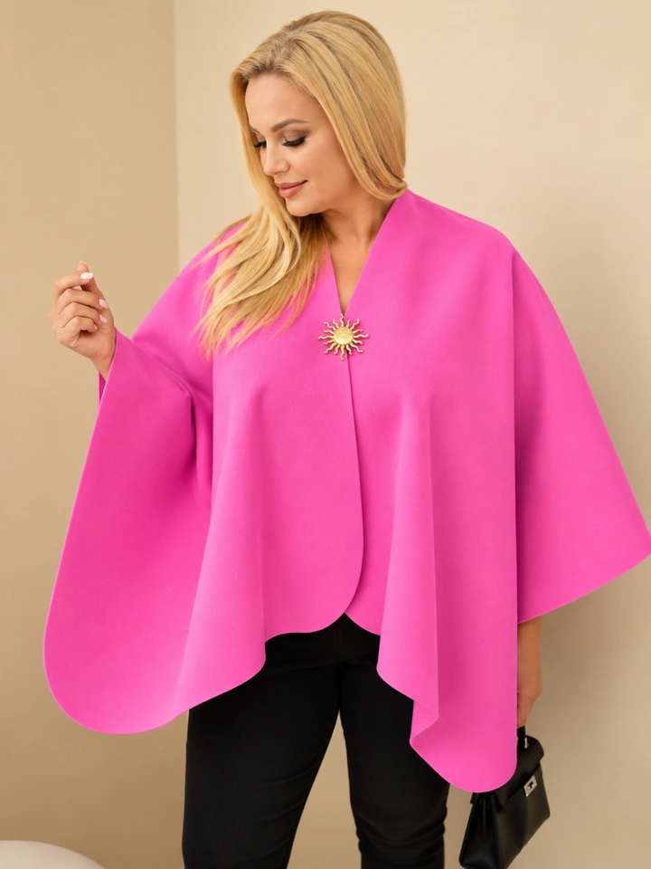 Narzutka damska ponczo Plus Size z broszką różowa