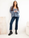 Sweter damski w 70% z kid moheru na guziki z efektem przetarć jeansowy