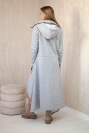 Isoliertes Kleid mit längeren Seiten grau