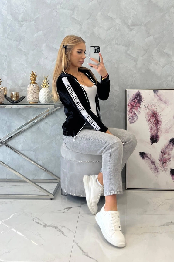 Velúrová mikina s kapucňou čierna