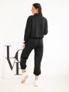Dámský komplet z viskózy s krátkým sakem a jogger kalhotami černý