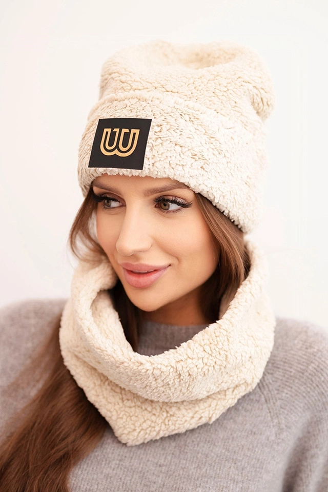 Women's polar set hat and scarf with decorative patch beige
