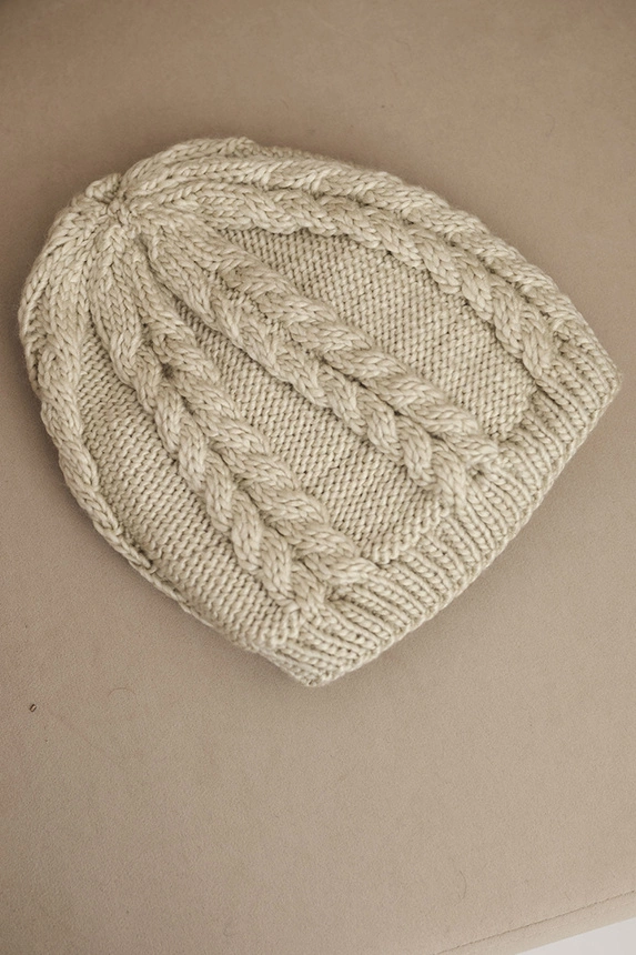 Damen Wintermütze aus Wolle mit Zopfstrick K452 dunkel beige