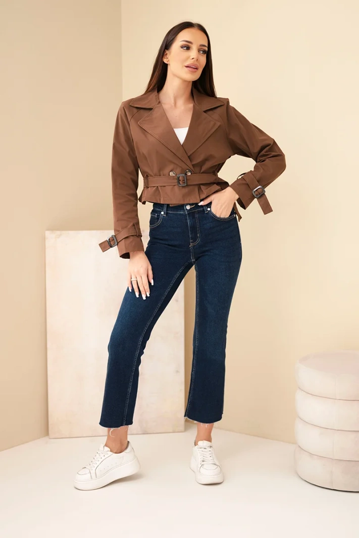 Moteriška trumpa dvieilė viskozės striukė su diržu ir atvartais šokoladinė