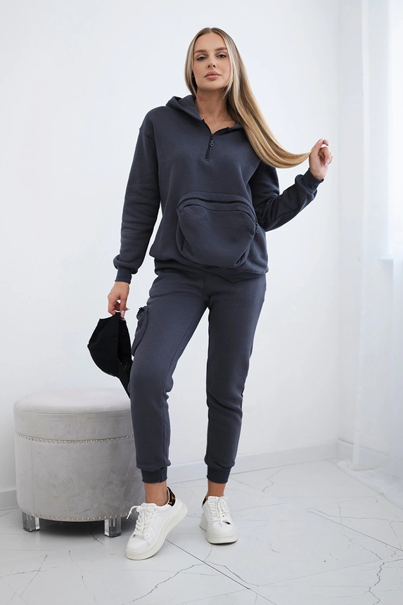 Insulated set with a decorative pocket graphite