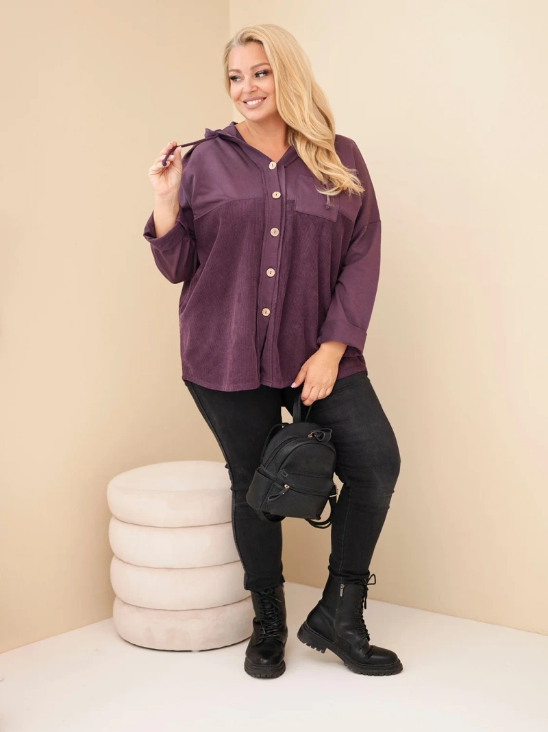 Moteriškas medvilninis džemperis Plus Size su gaubtu ir sagomis tamsiai violetinė