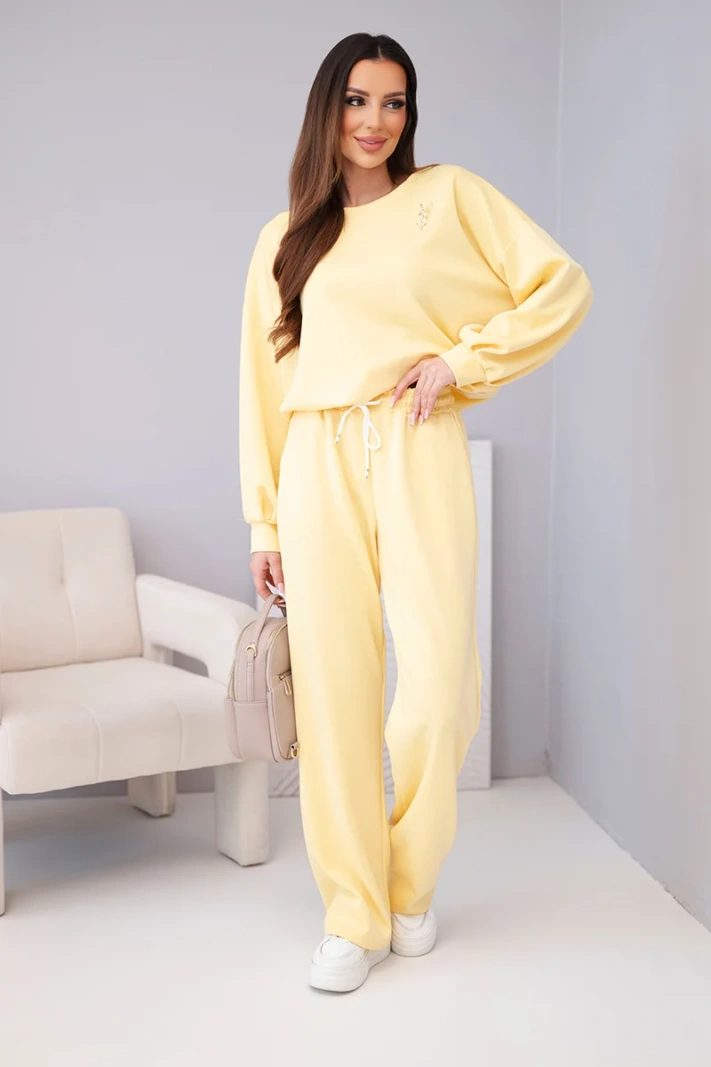 Women's set butter sweatshirt with a brooch and straight-leg pants lemon