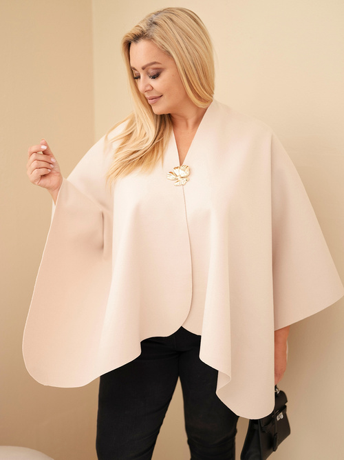 Narzutka damska ponczo Plus Size z broszką beżowa