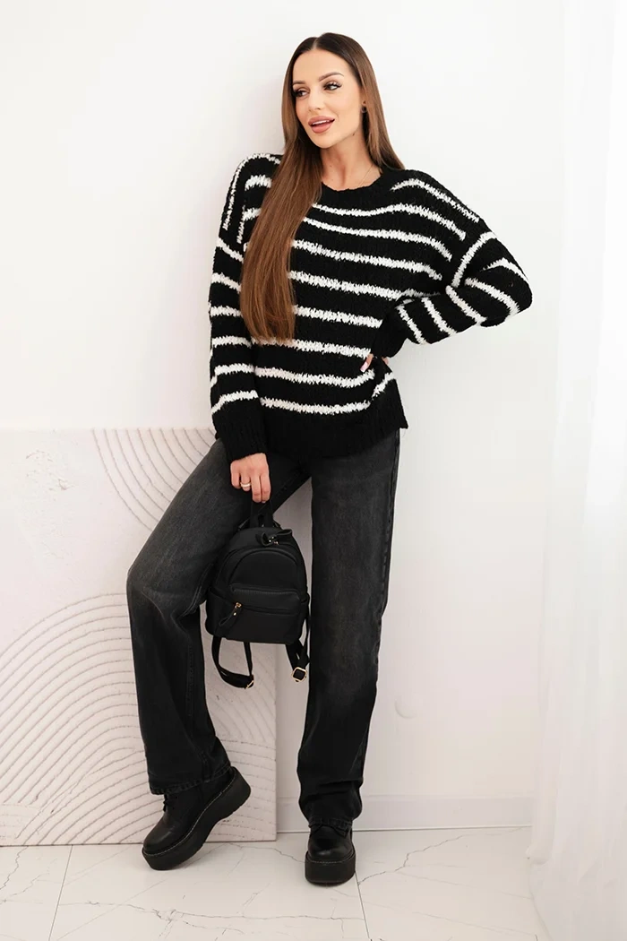 Sweter damski w paski z wełną o luźnym kroju czarny
