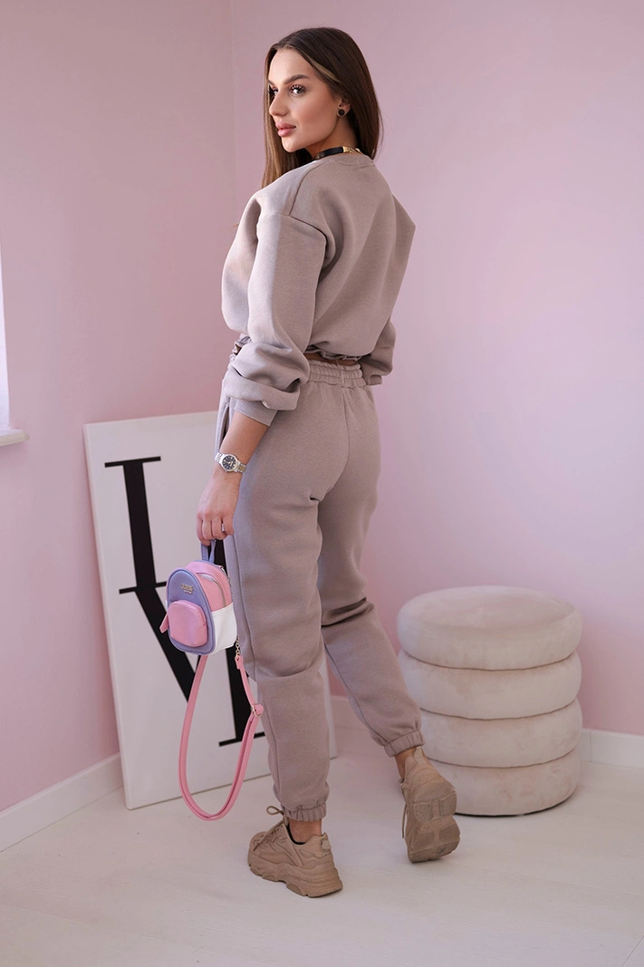 Insulated set with a short sweatshirt dark biege