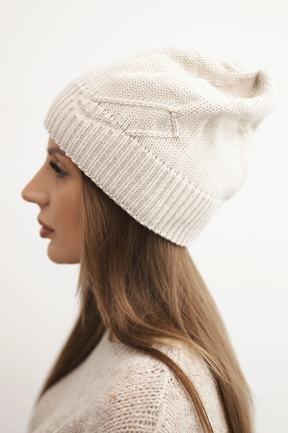 Damenwintermütze aus Wolle mit Rippstrick K471 beige