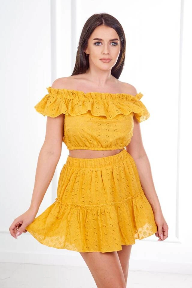 Embroidered set with blouse off-shoulders mustard