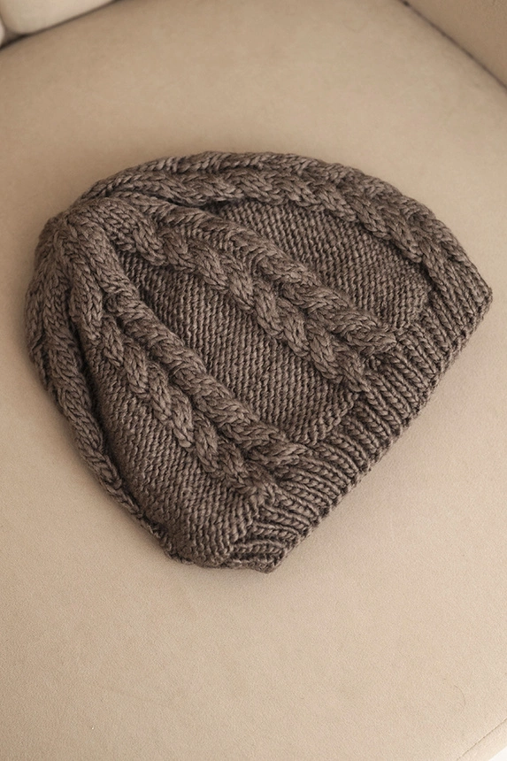 Women's winter wool hat with cable knit K452 mocha