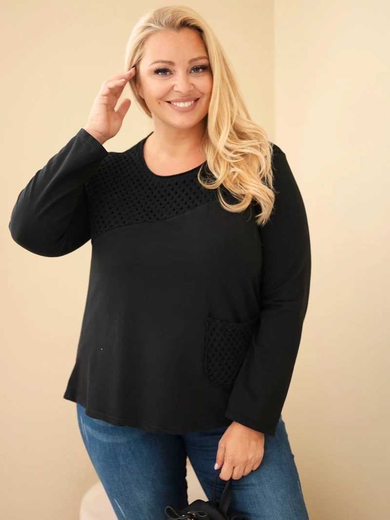 Dámska bavlnená mikina Plus Size s dierkovanou vsadkou a vreckom čierna