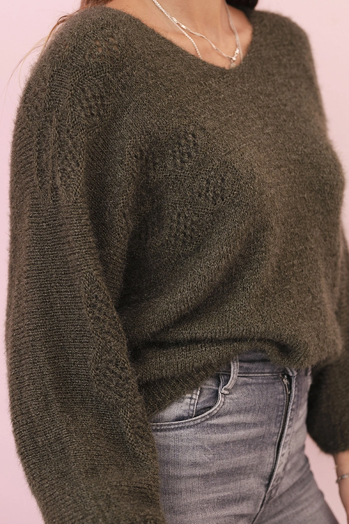 Loose-fit women's mohair sweater with a V-neck khaki