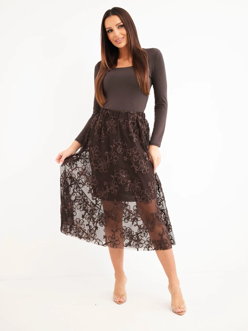 A skirt women's flared with embroidered flowers brown