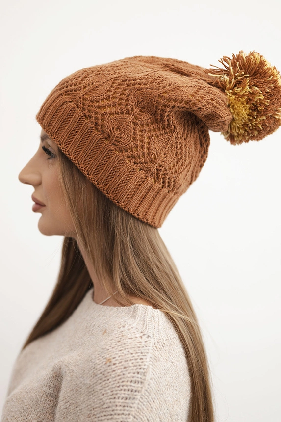 Damen Wintermütze aus Wolle mit dekorativem Muster und Pompon K467 braun