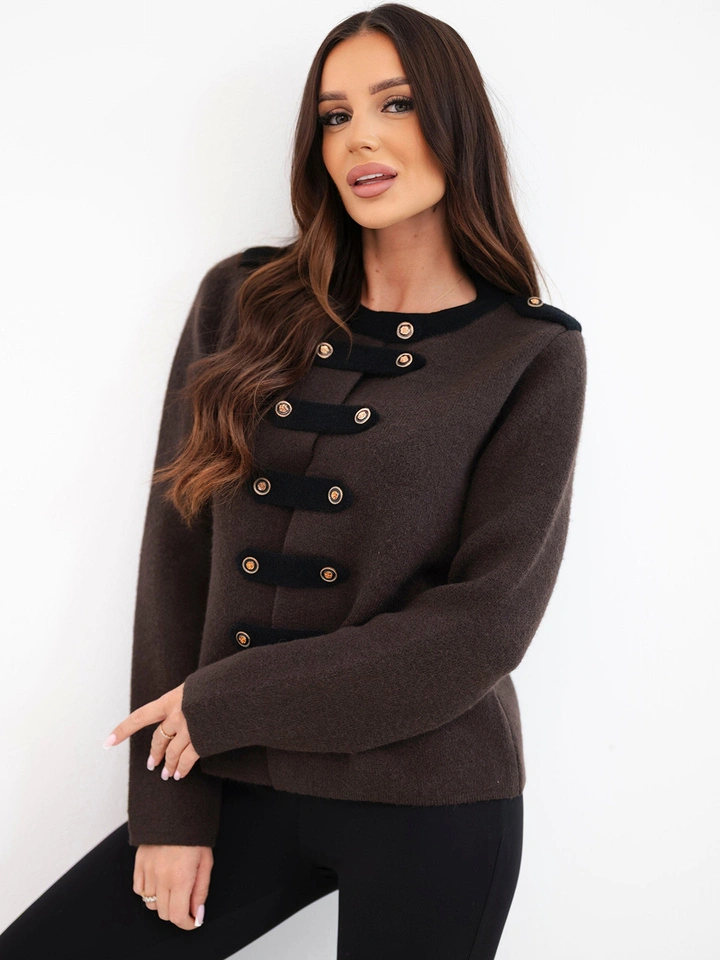Sweter damski z ozdobnymi guzikami brązowy