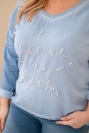 Dámská blůza Plus Size s nápisem a perličkami v modré barvě jeansová