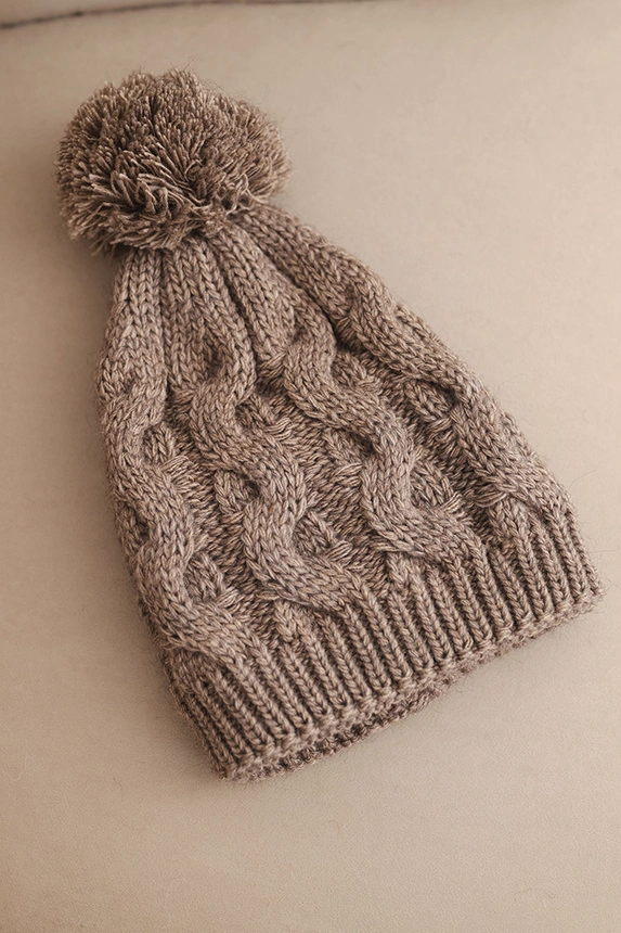 Women's winter wool hat with thick cable knit K458 mocha