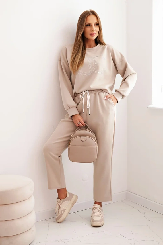 Damenanzug aus Viskose mit dekorativem Muster und Hose beige