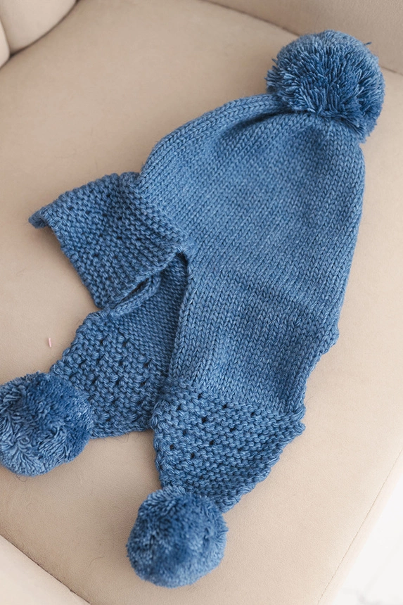 Damenwintermütze aus Wolle mit Schirm und Pompons K475 jeansblau