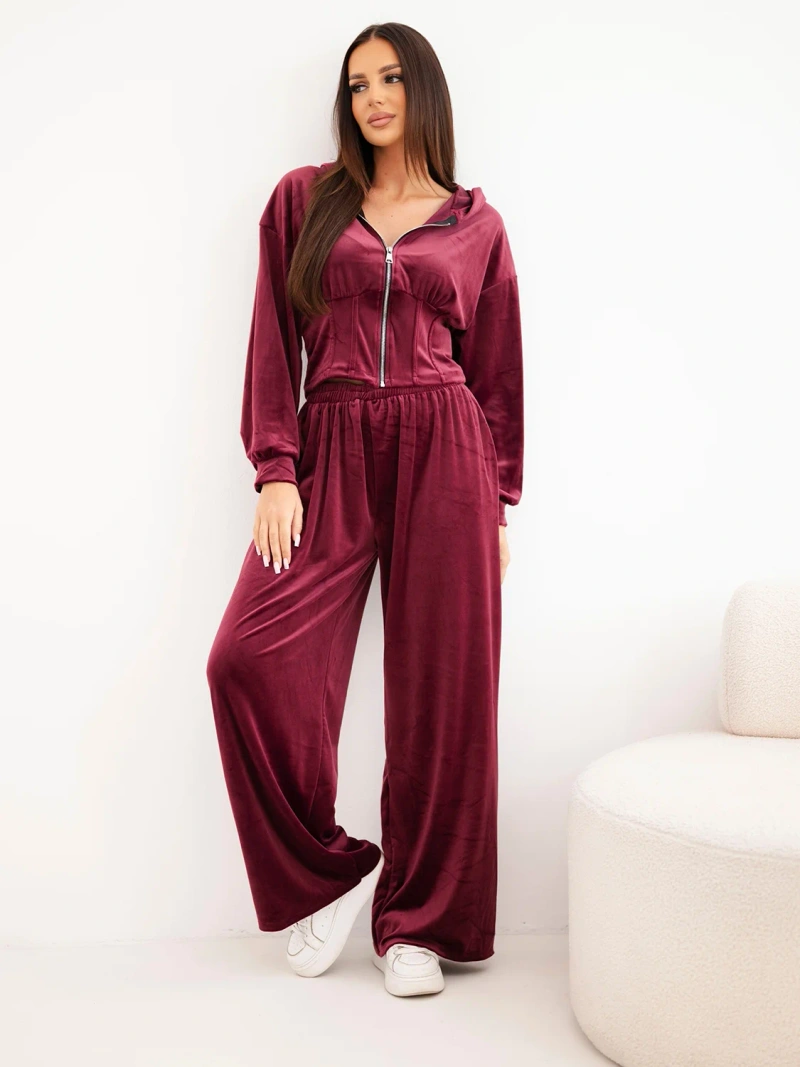 Damenanzug aus Velours und Viskose mit kurz geschnittener Bluse und weitem Hosen pflaume