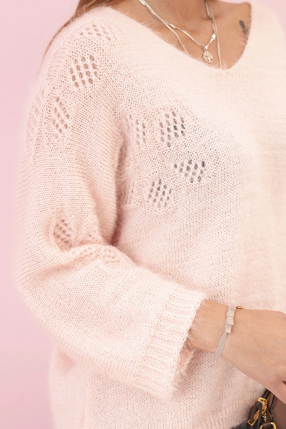 Loose-fitting women's mohair sweater with a V-neck powder pink