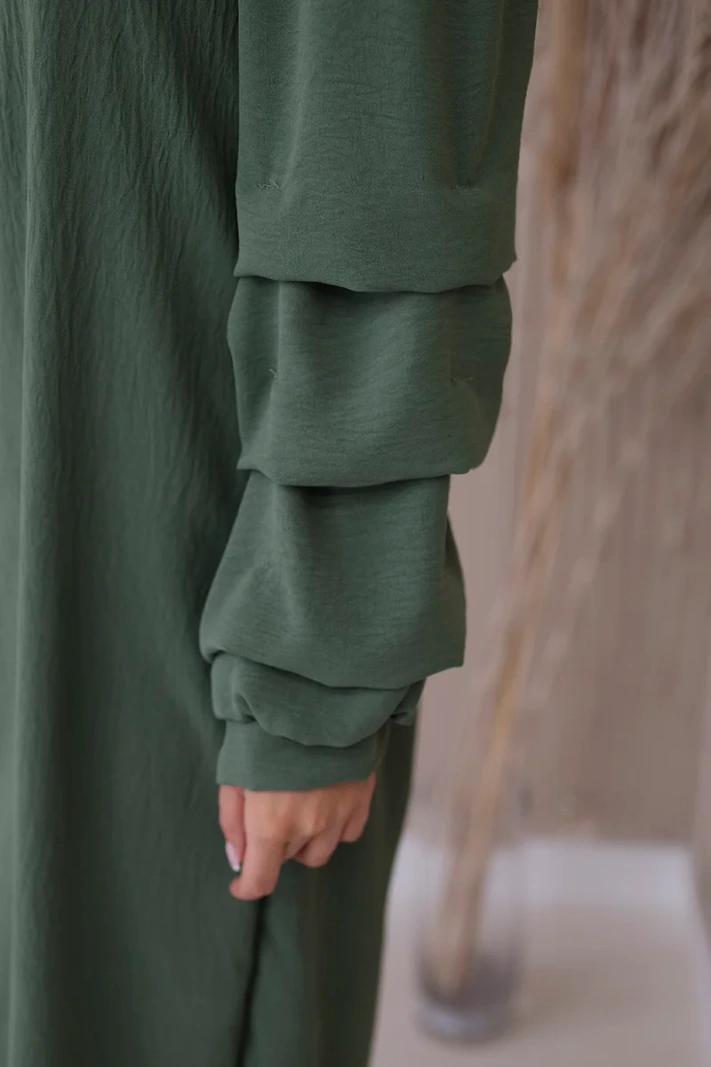 Spanisches Kleid mit dekorativen Ärmeln khaki