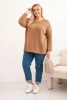 Dámsky sveter plus size s lodičkovým výstrihom camelový