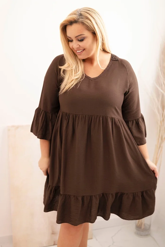 Dámské viskózové šaty Plus Size s ažurovou ozdobou hnědá
