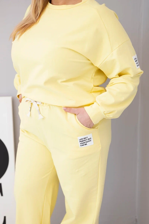 Dámský komplet Plus Size bavlněný s volnou mikinou a kalhotami s širokou nohavicí žlutý