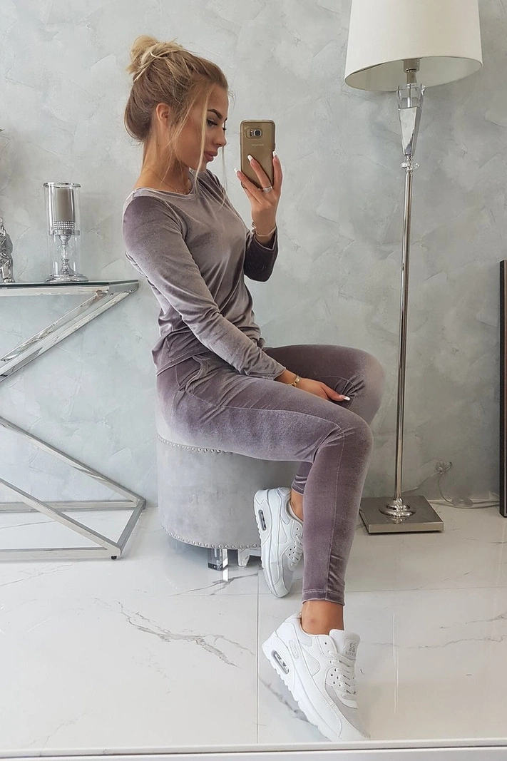 Velor set with ruffles at the back gray