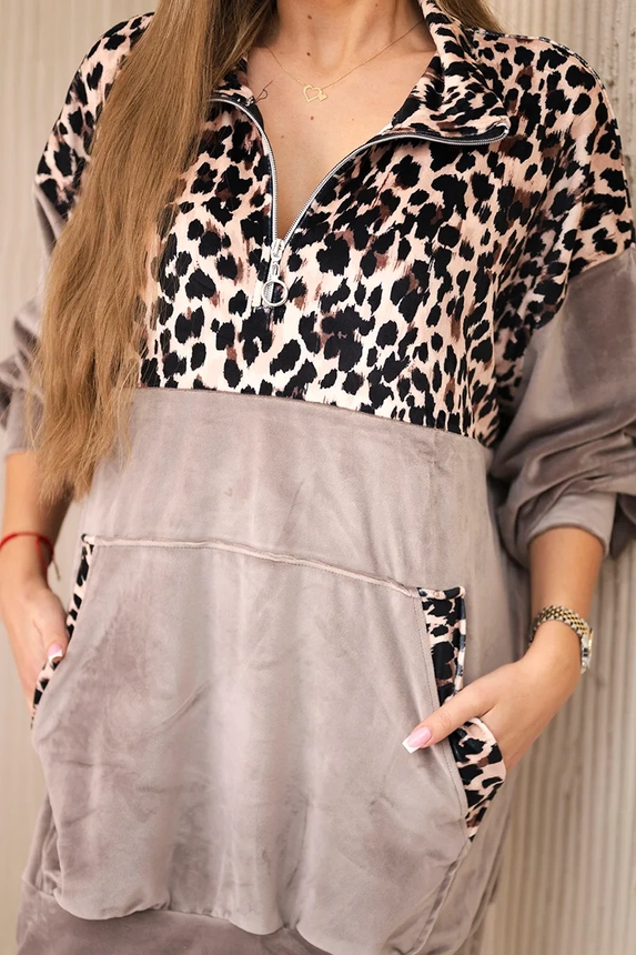 Velor dress with a leopard pattern mocca