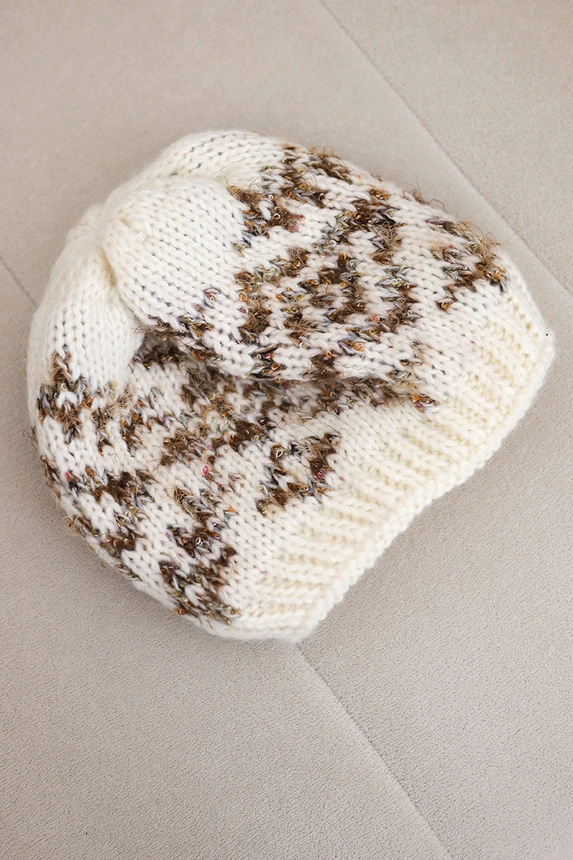 Women's wool winter hat with decorative crystals K399 black