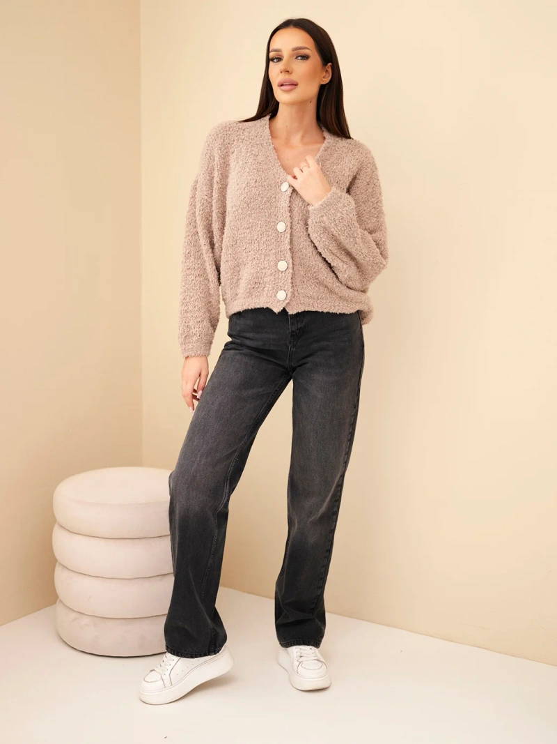 Damenpullover mit Mohair und dekorativen Knöpfen beige