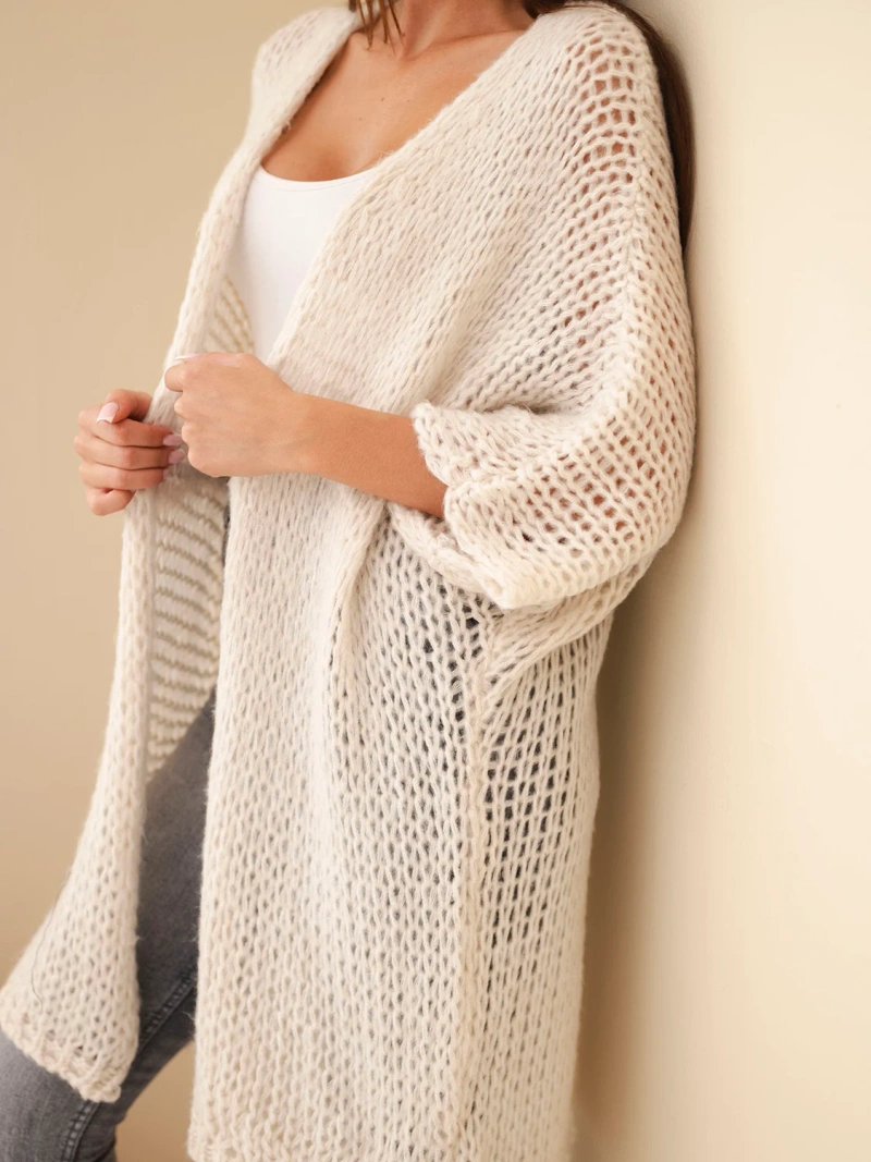 Women’s oversized sweater with a loose knit without fastening beige