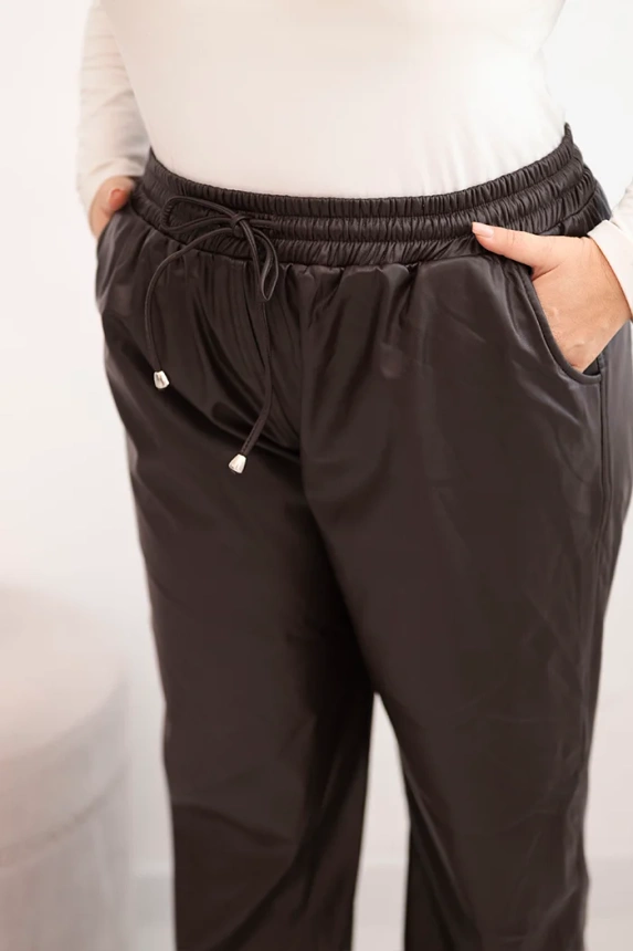 Moteriškos Plus Size šiltos ekoskinos kelnės su aukštu liemeniu rudos