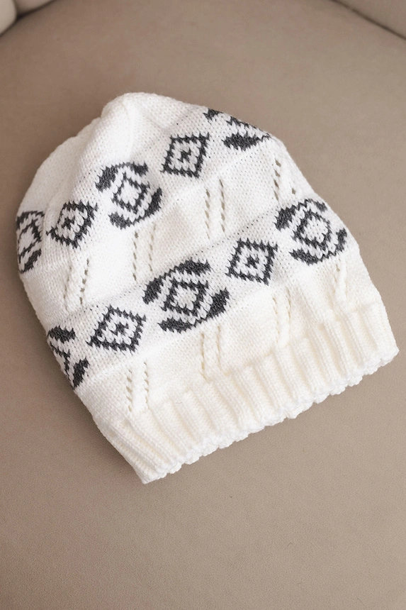 Women’s winter wool hat with geometric pattern K434 white + graphite