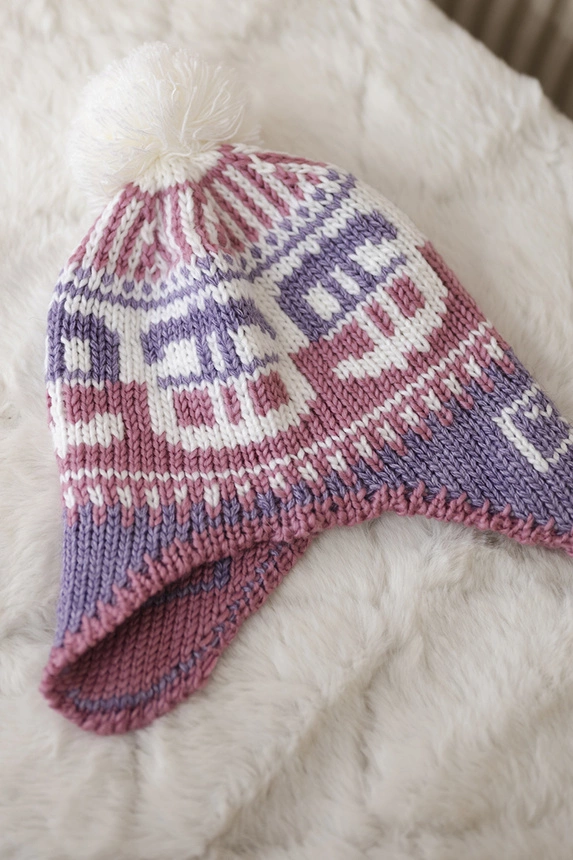 Rosa Damenmütze mit Bommel K368 lila+weiss+dunkelrosa