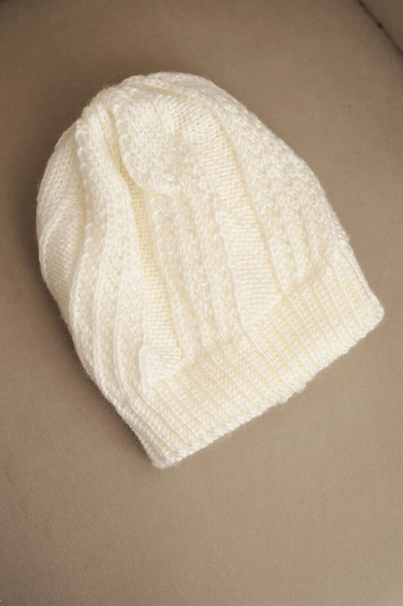Women's winter hat with wool ecru