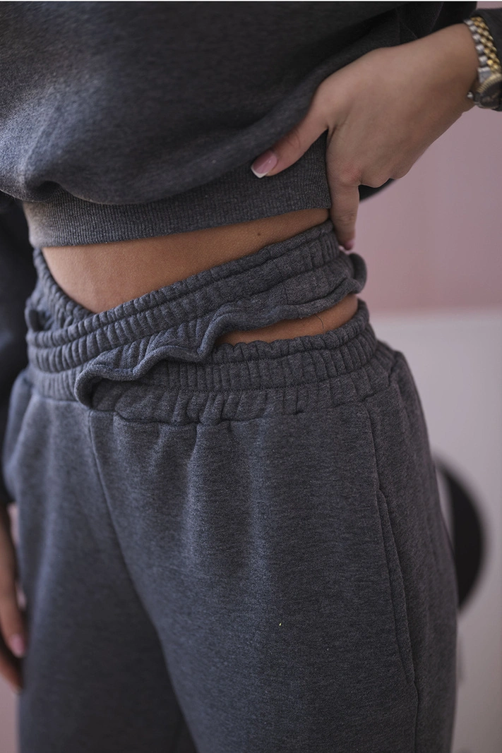 Insulated set with a short sweatshirt graphite