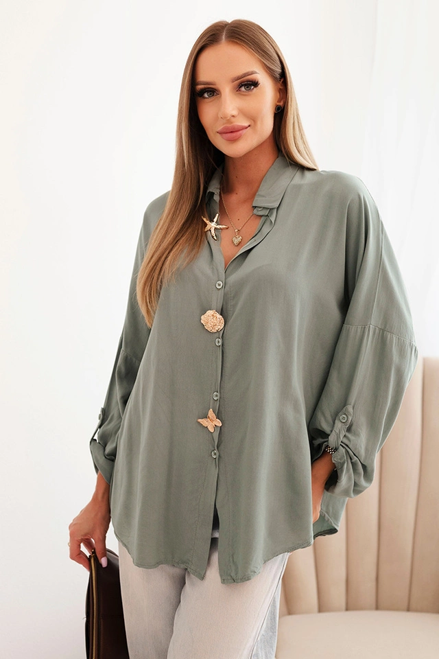 Koszula damska z wiskozą z ozdobnymi guzikami i kołnierzem khaki