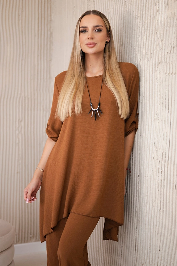 Set of blouse + pants with pendant dark camel